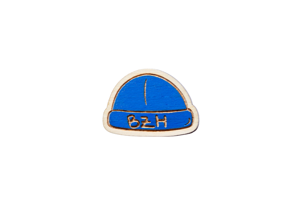 Pins " bonnet bzh " bleu en bois  