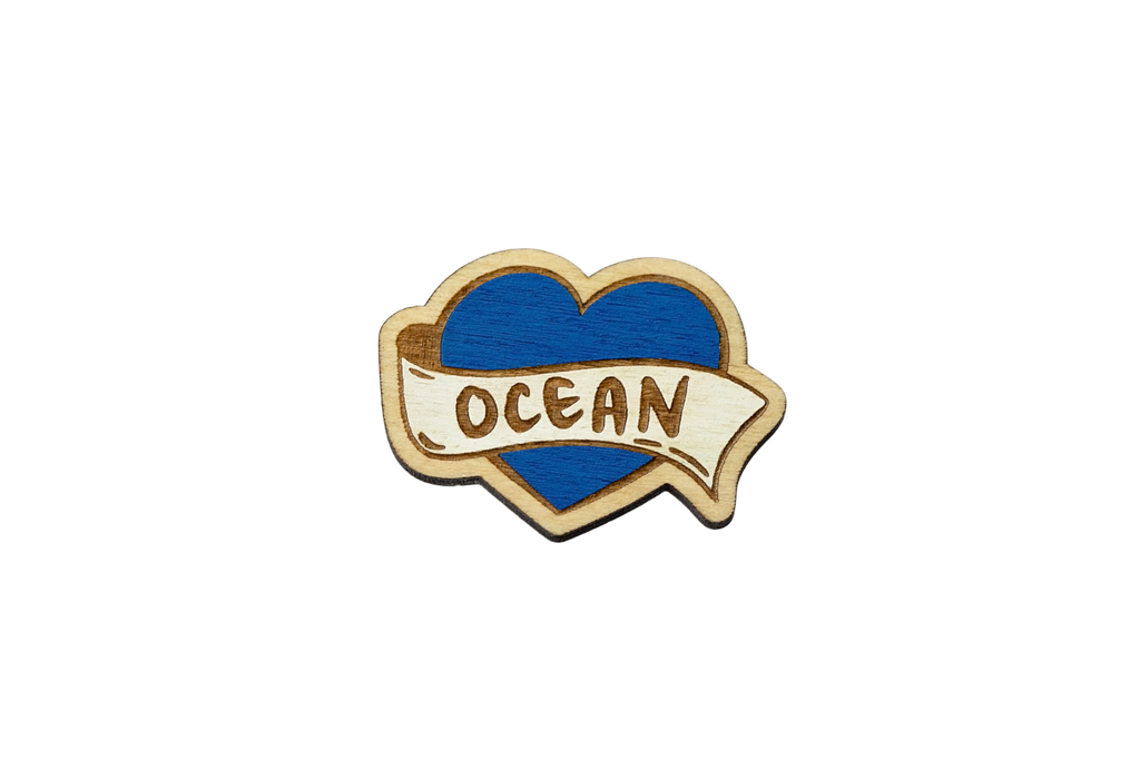 Pins coeur océan en bois 