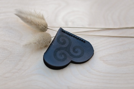 Marque- page Triskel en cuir noir